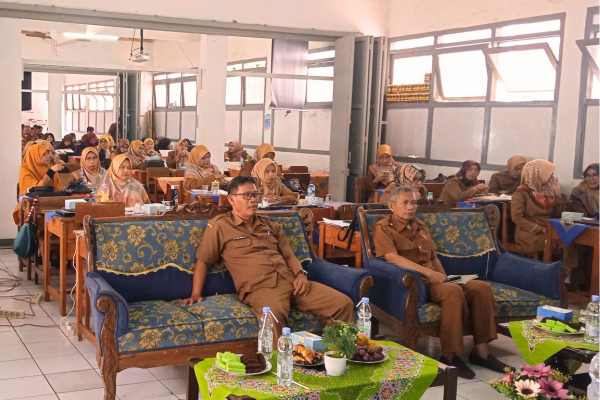 Kuatkan Implementasi Kurikulum Merdeka SMAN 2 Garut Laksankan In House Traning.