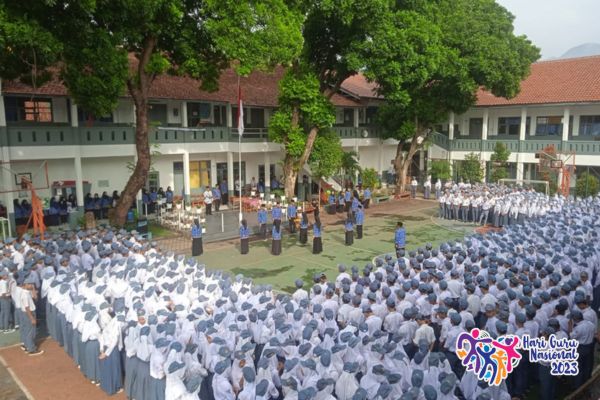 SMA Negeri 2 Garut Meriahkan Hari Guru Nasional 2023 dengan Upacara Penuh Semangat