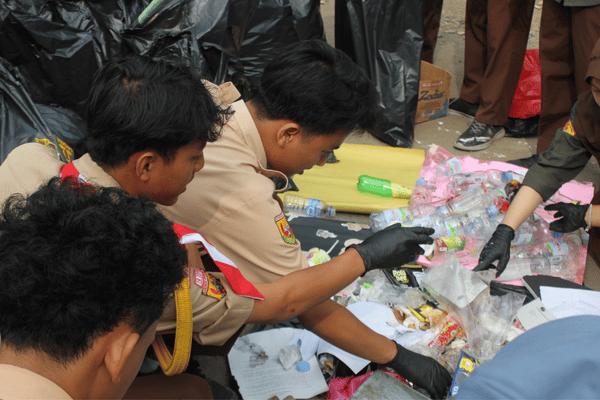 Aksi Nyata SMAN 2 Garut dalam World Cleanup Day 2026: Wujudkan Lingkungan Sekolah Bersih dan Asri Lewat "Plastic Reduction Now!"