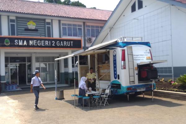 Dorong Literasi Keuangan, Mobil Keliling BJB Sapa Pelajar SMAN 2 Garut Hari Ini
